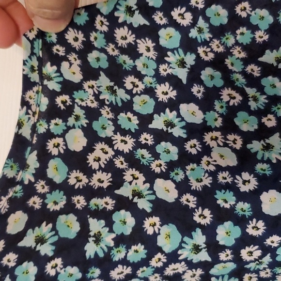 Torrid black floral tank top with adjustable straps. Size 1 - Picture 5 of 9